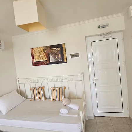 Ammos Boutique Rooms-white Refined By The Sea In Town 3*