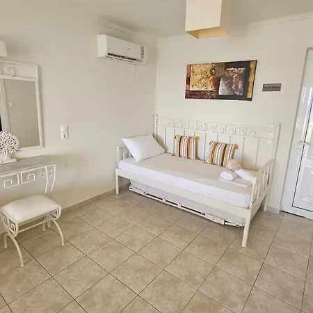 Ammos Boutique Rooms-white Refined By The Sea In Town 3*