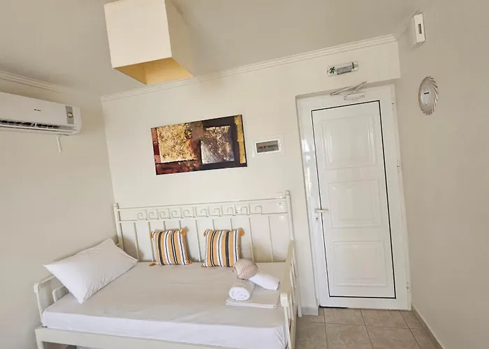 Ammos Boutique Rooms-white Refined By The Sea In Town 3*