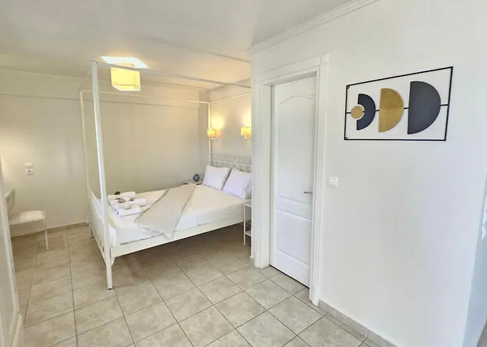 Hotel Ammos Boutique Rooms-white Refined By The Sea In Town