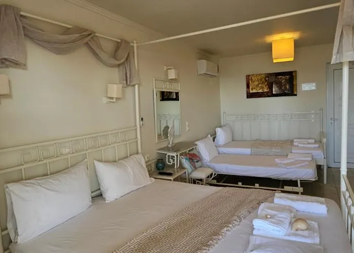 Ammos Boutique Rooms-white Refined By The Sea In Town Elafonissos